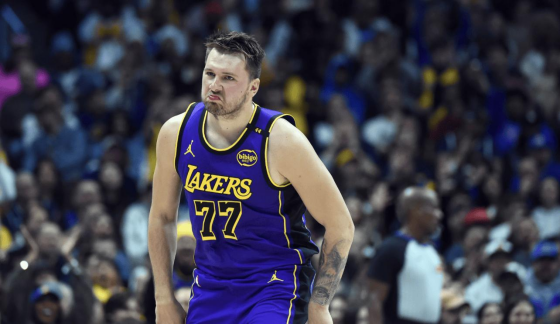 极速电竞-东契奇连续十场比赛得分超过挺进下一轮，湖人挑战极限！的简单介绍