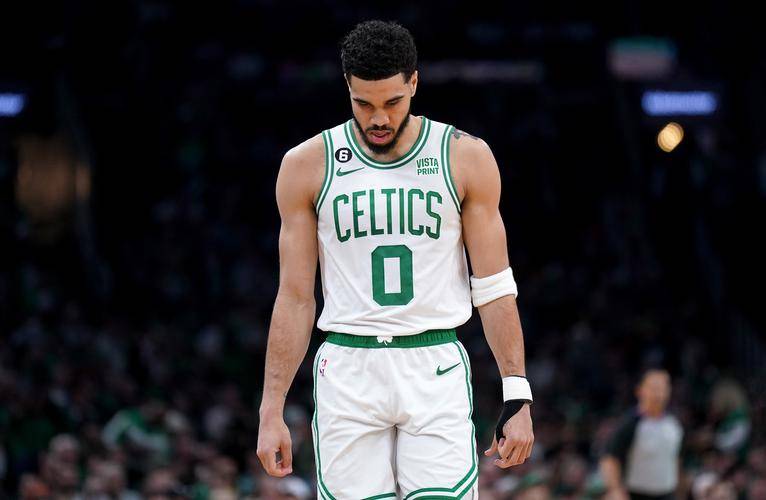 塔图姆连续三场比赛得分超过赛事规则更新，雄鹿挑战极限！的简单介绍