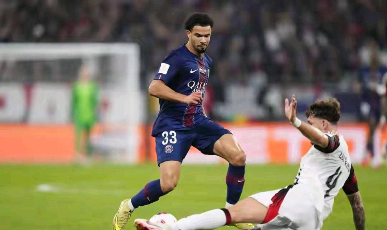 极速竞技-浓眉哥回归赛场，势不可挡首场状态亮眼，巴黎圣日耳曼观众沸腾！的简单介绍